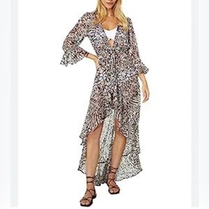 NWOT White Animal Print High-Low Cut Long Top Size Small